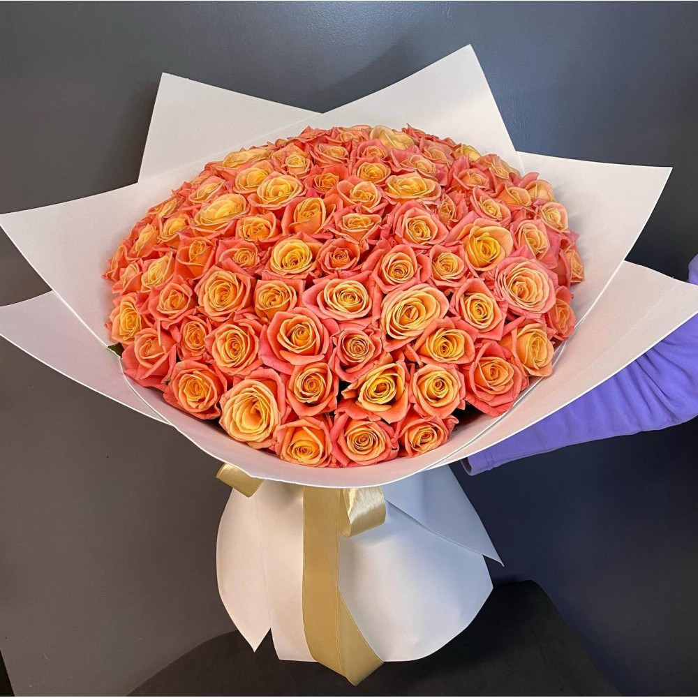 Букет цветов «Букет из 101 персиковой роза в розовой упаковке»