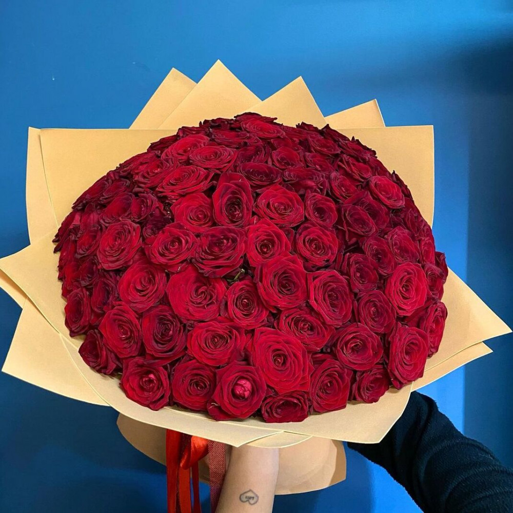 Букет цветов «101 красная роза в бежевом фоамиране»