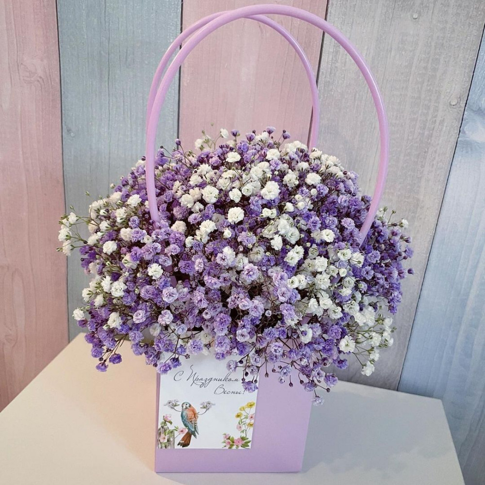 Букет цветов «11 сиреневых гипсофил в фиолетовой сумочке»