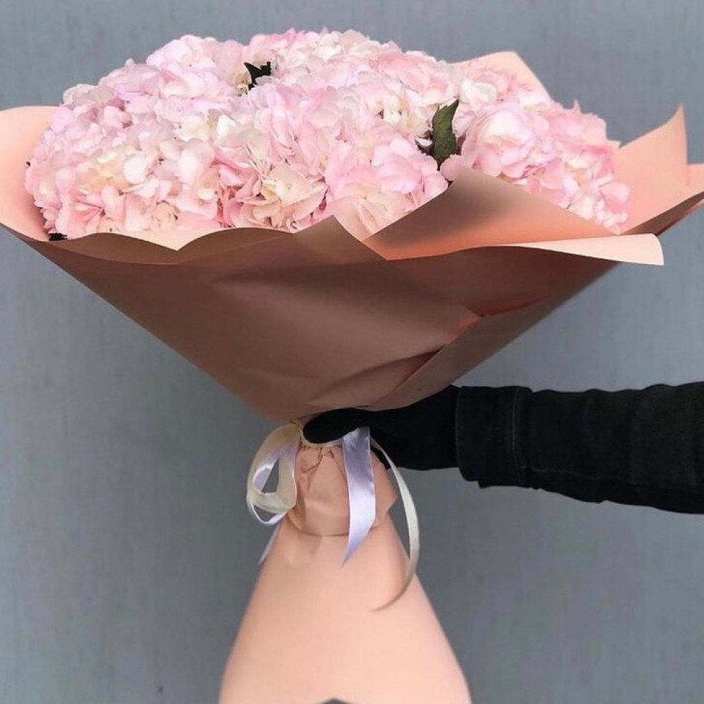 Букет цветов «Букет из 11 розовых гортензий в крафте»