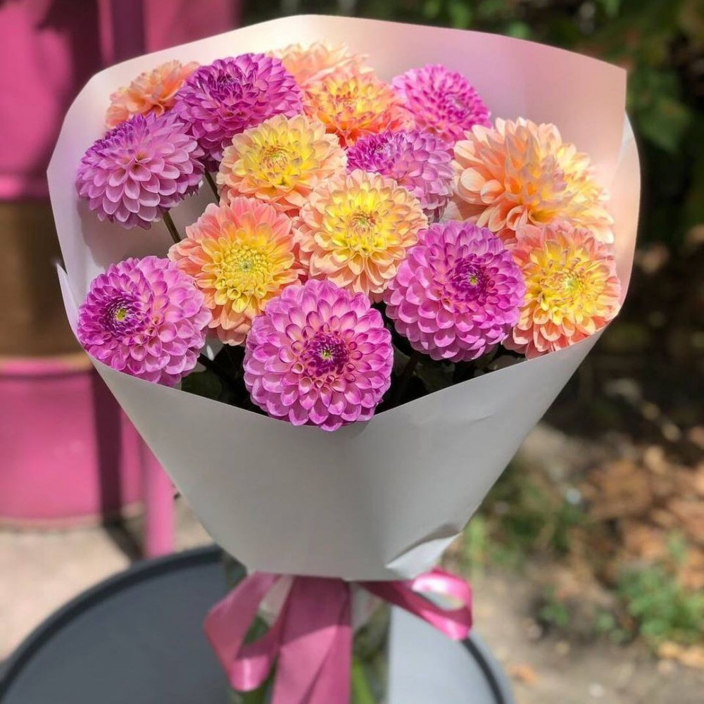 Букет цветов «Букет из 15 разноцветных георгин»