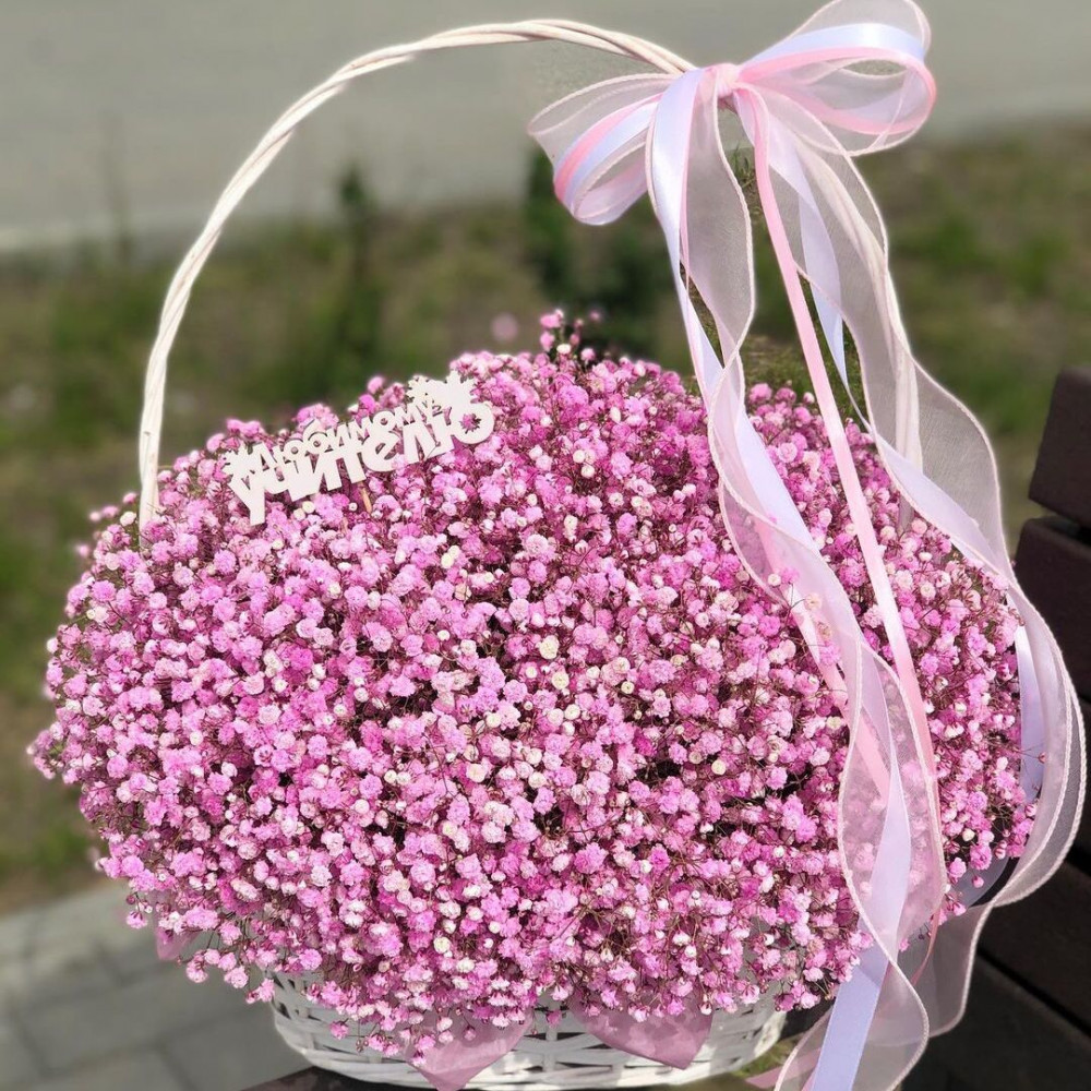 Букет цветов «15 розовых гипсофил в плетенной корзине»