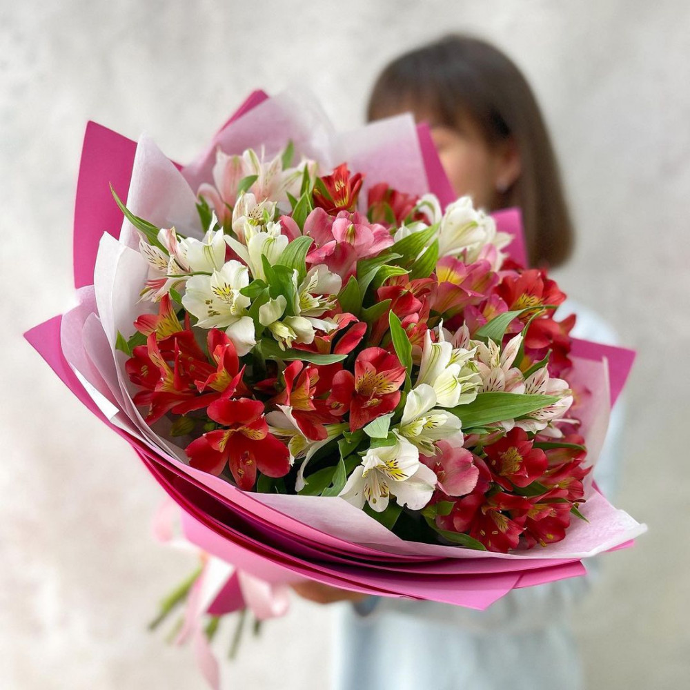 Букет цветов «Букет из 15 альстромерий микс в розовой упаковке»