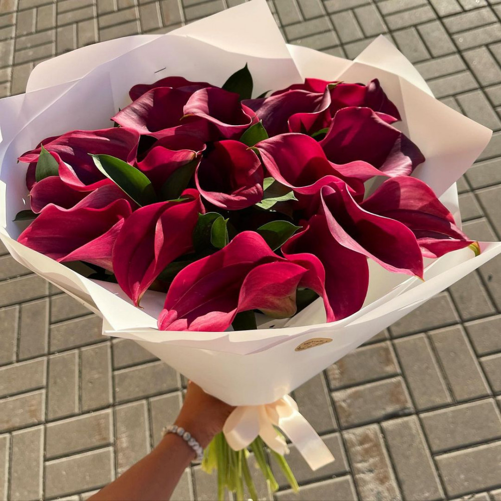 Букет цветов «25 красных калл»