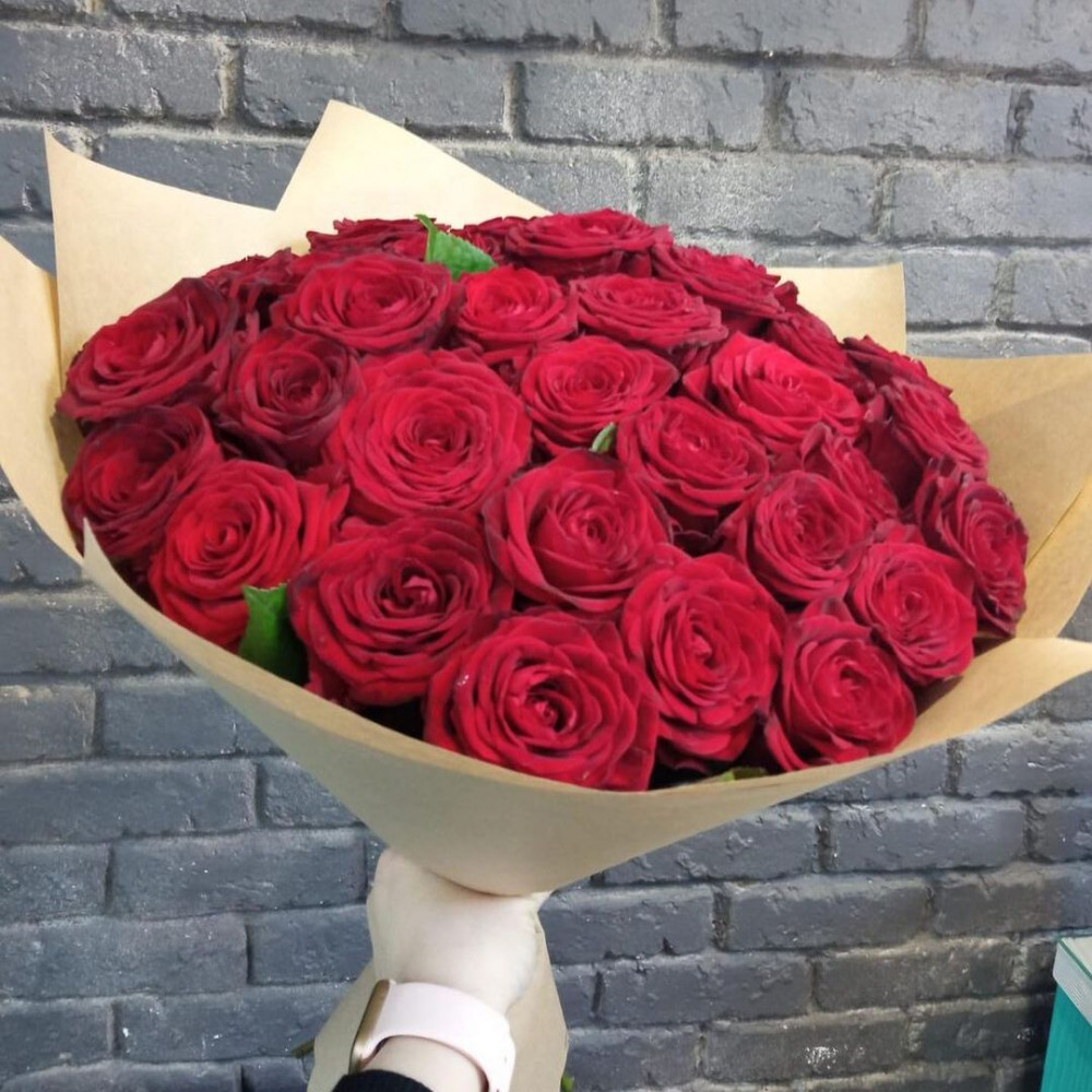 Букет цветов «Букет из 31 красной розы в крафт-бумаге» - фото 2