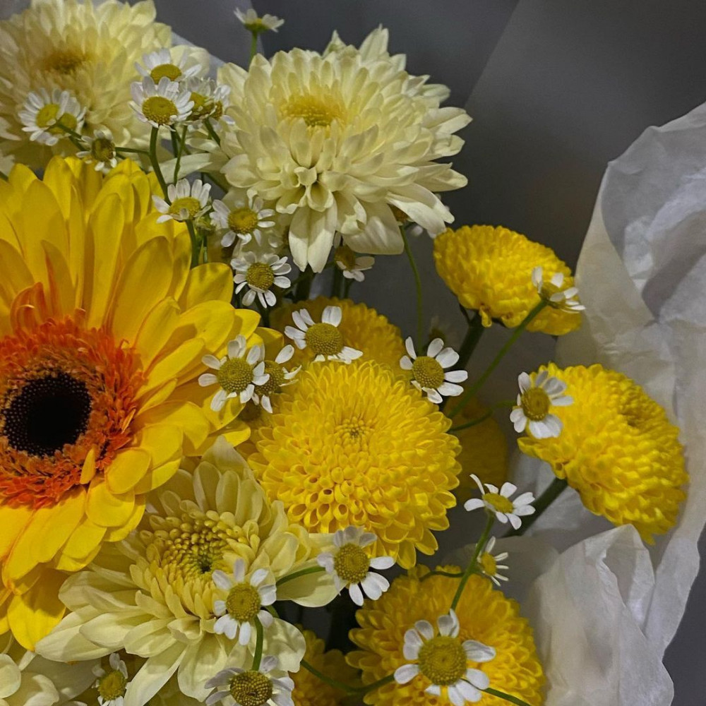 Букет цветов «Букет из 3 гербер и хризантем» - фото 2