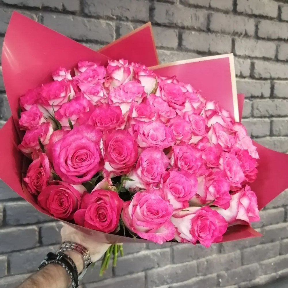 Букет цветов «Букет из 51 бледно-розовой розы в упаковке и ленте»
