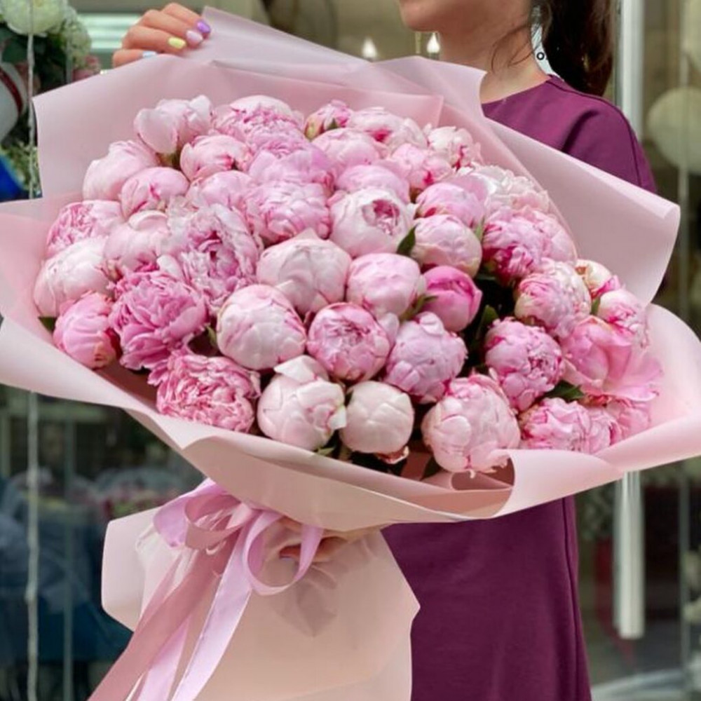 Букет цветов «Букет из 51 пиона в розовой упаковке» - фото 2