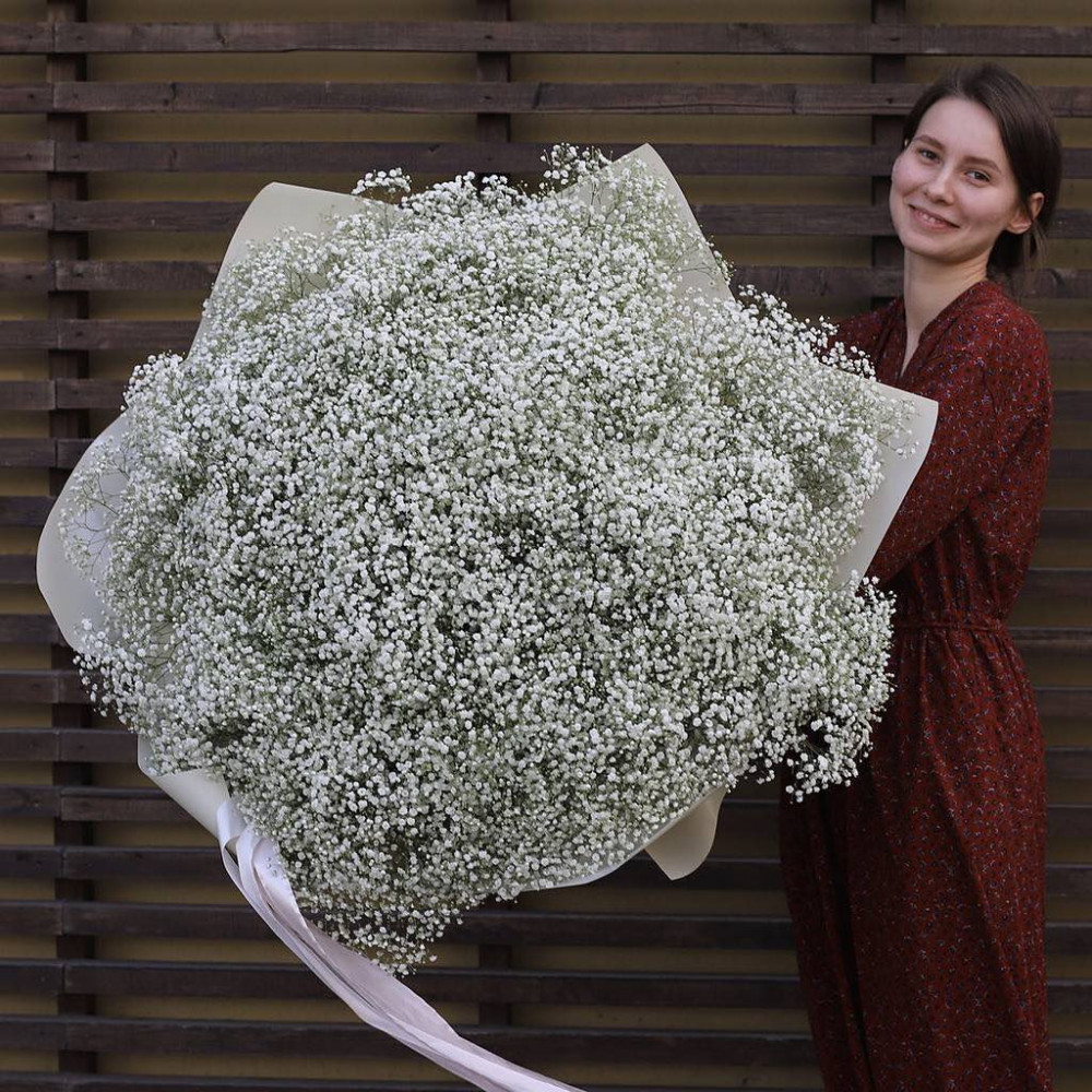 Букет цветов «Букет из 51 белой гипсофилы в крафте»