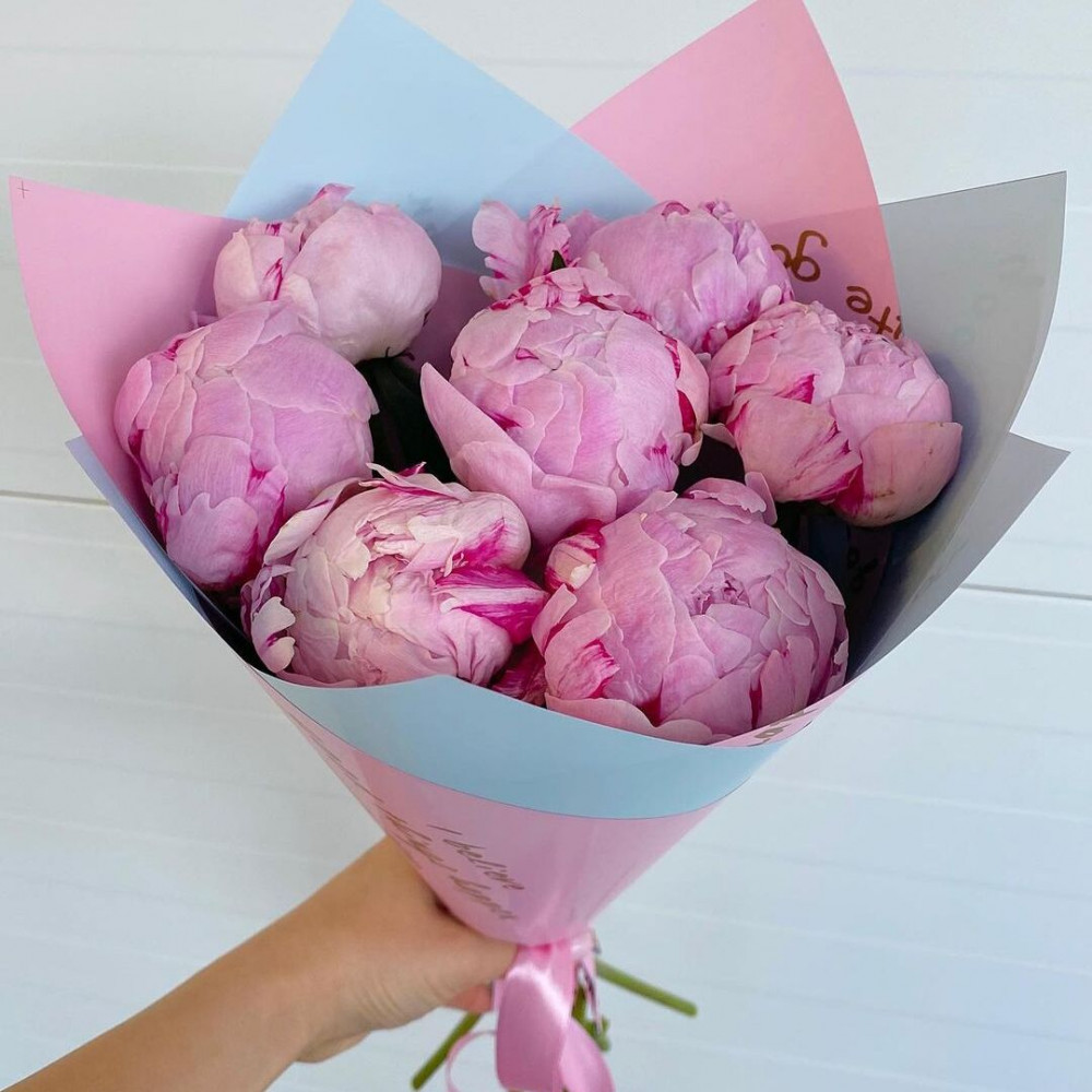 Букет цветов «5 розовых пионов»