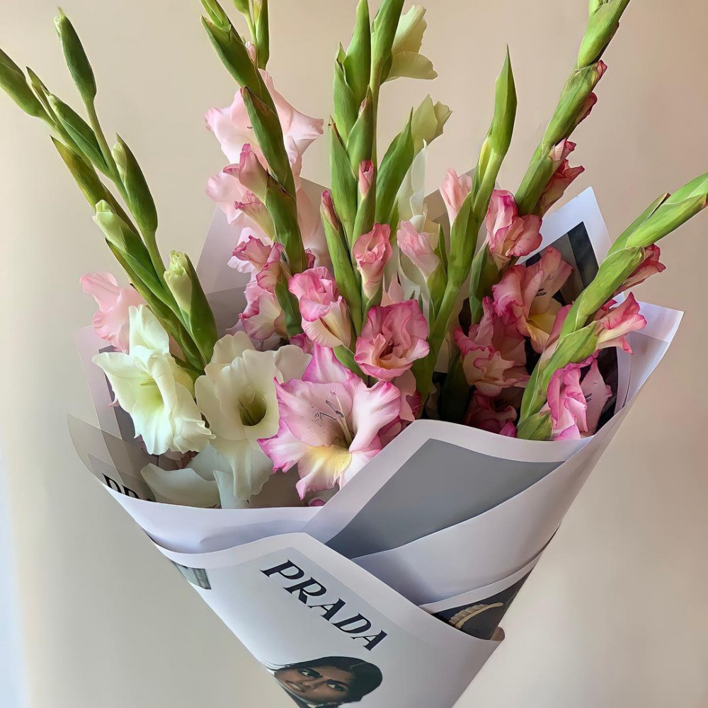 Букет цветов «Букет из 9 розовых гладиолусов в крафте»