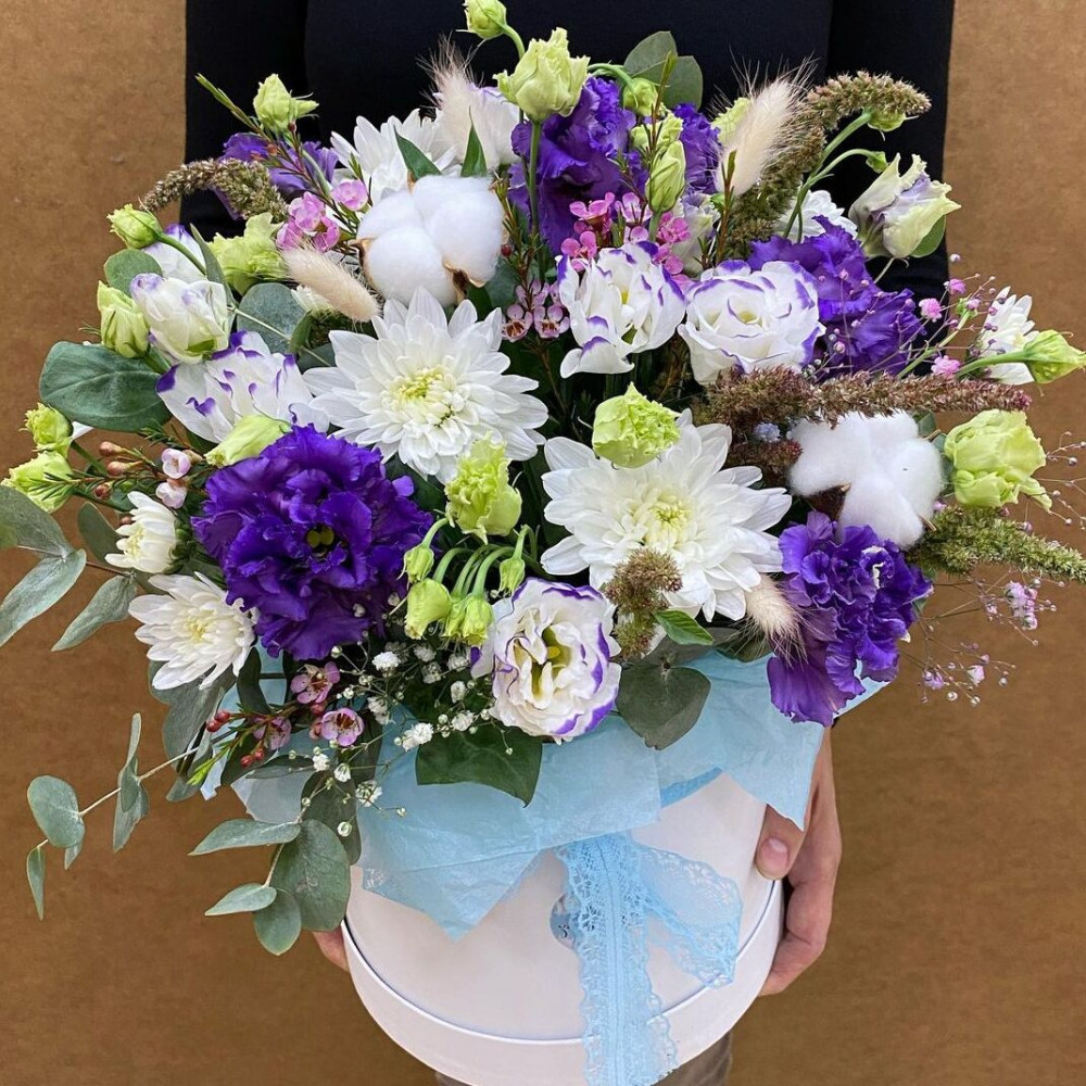 Букет цветов «Авторская шляпная коробка с цветами» - фото 2