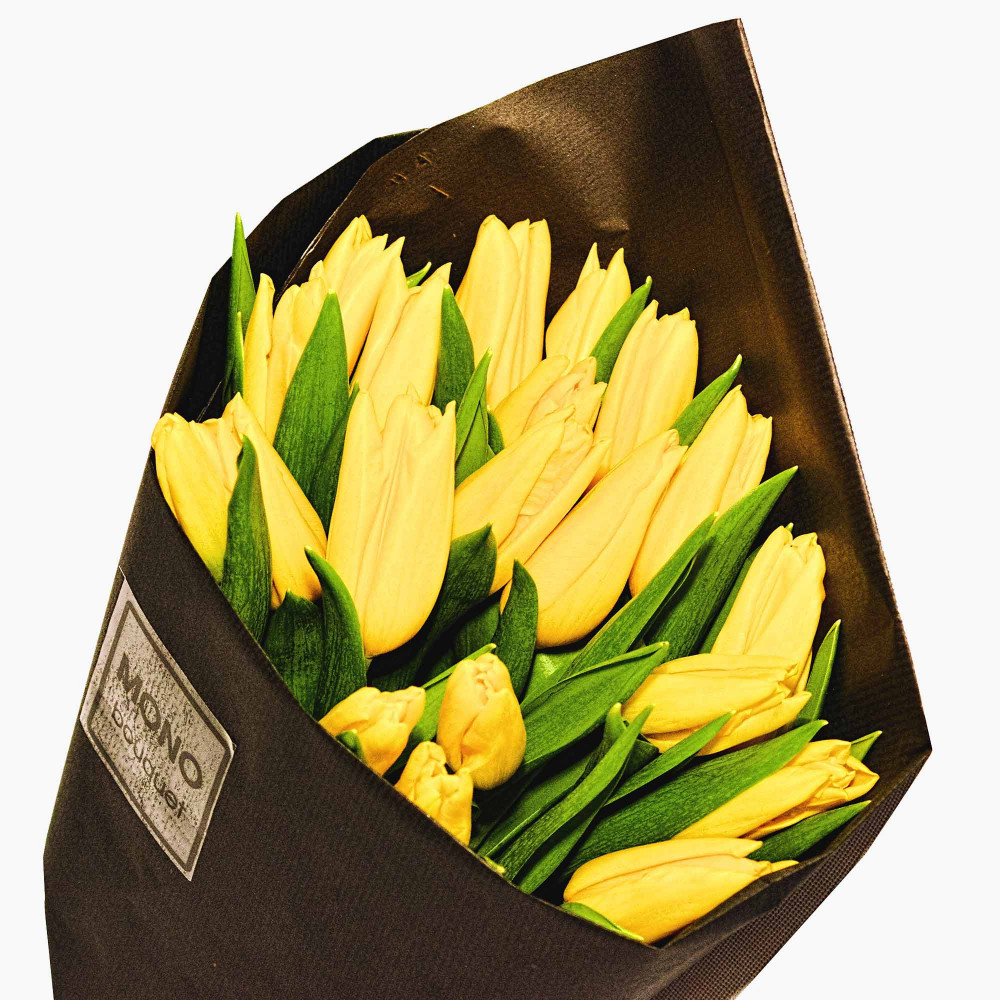 Букет цветов «Букет из 17 желтых тюльпанов в черной упаковке» - фото 3