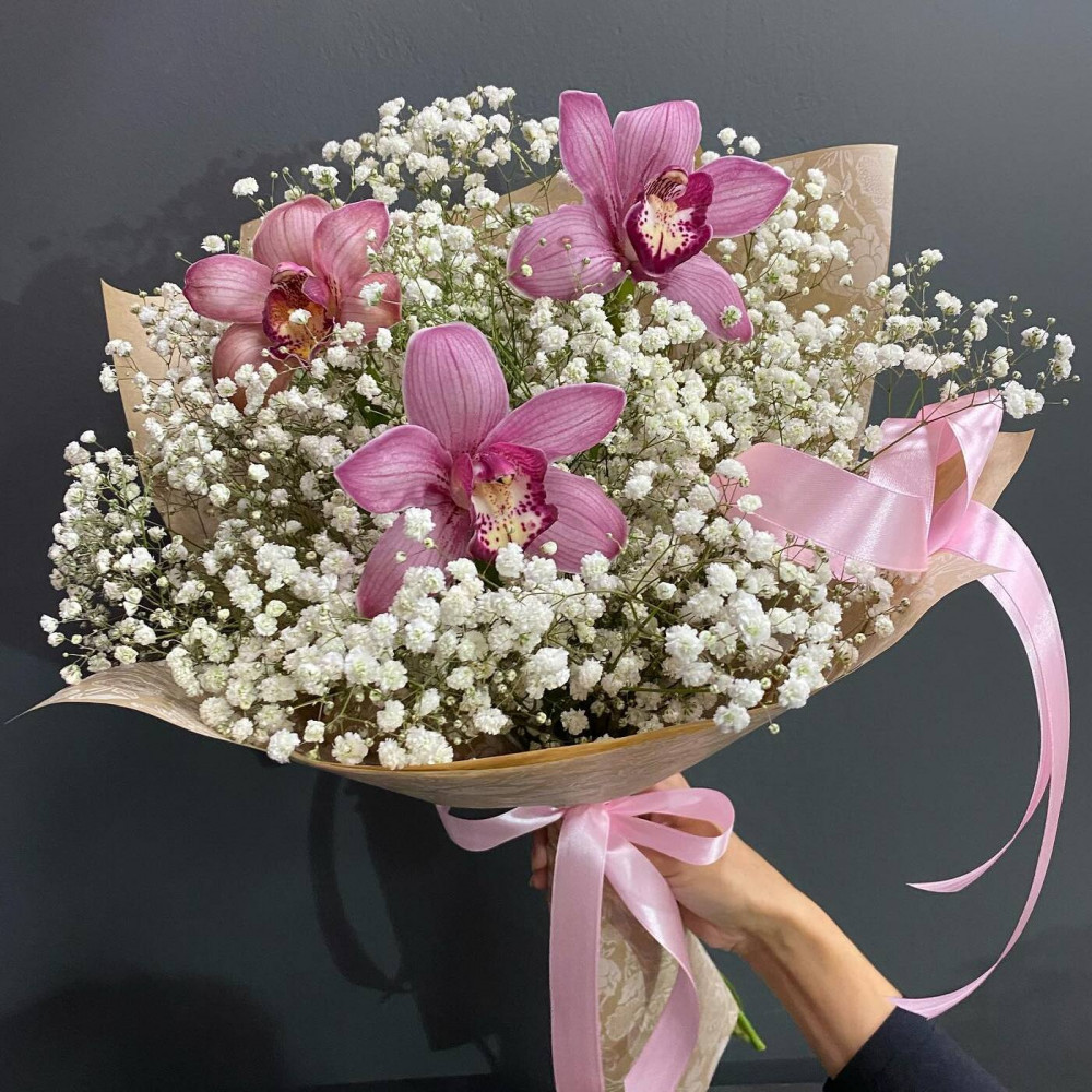 Букет цветов «Букет из гипсофил и орхидеи»