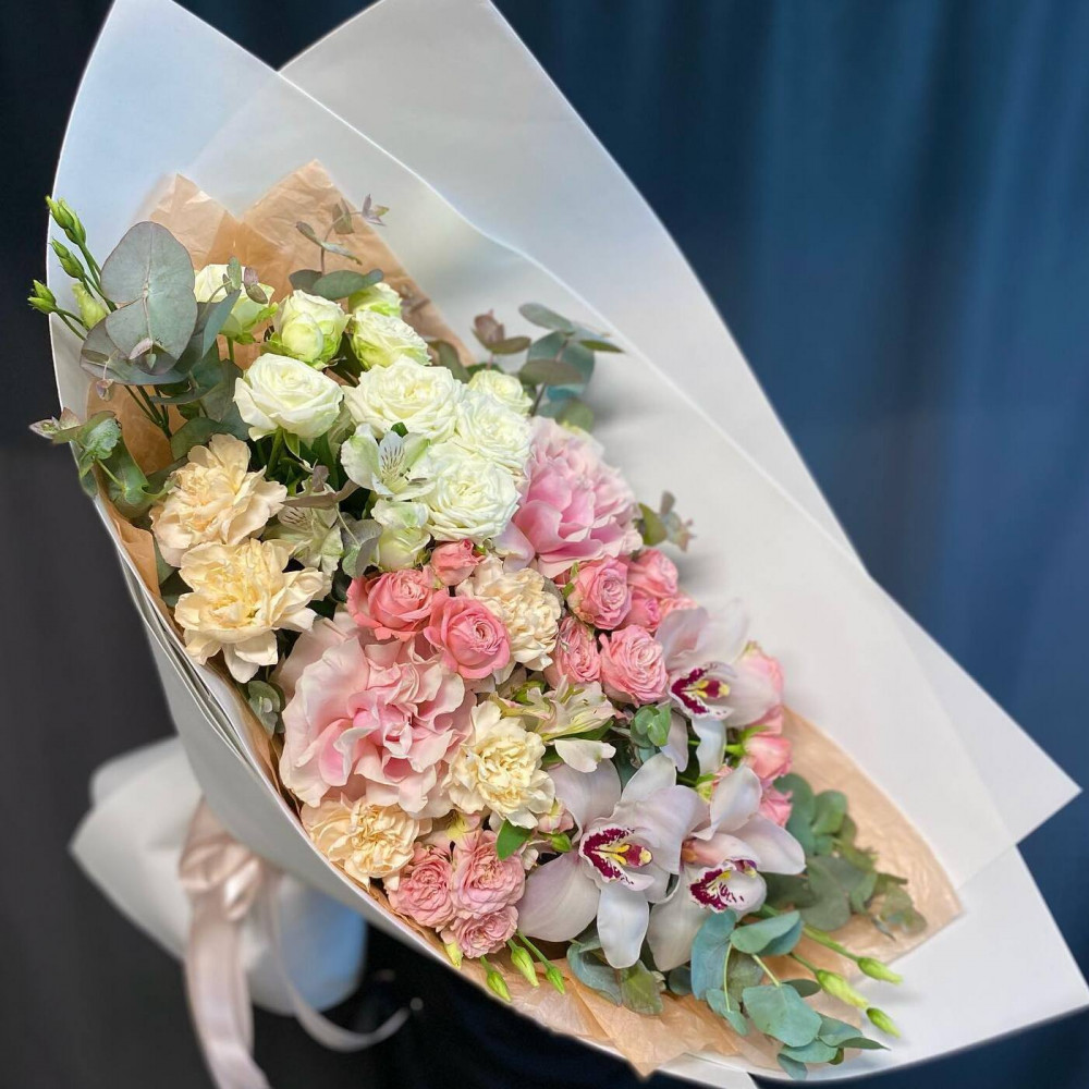 Букет цветов «Большой букет кустовой розой и орхидеями»