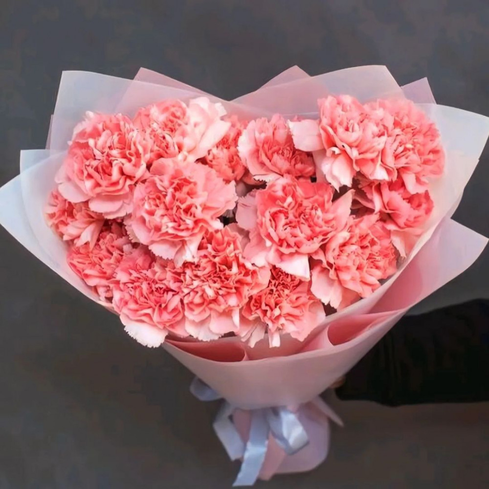 Букет цветов «Букет из 15 розовых гвоздик в розовой упаковке» - фото 2