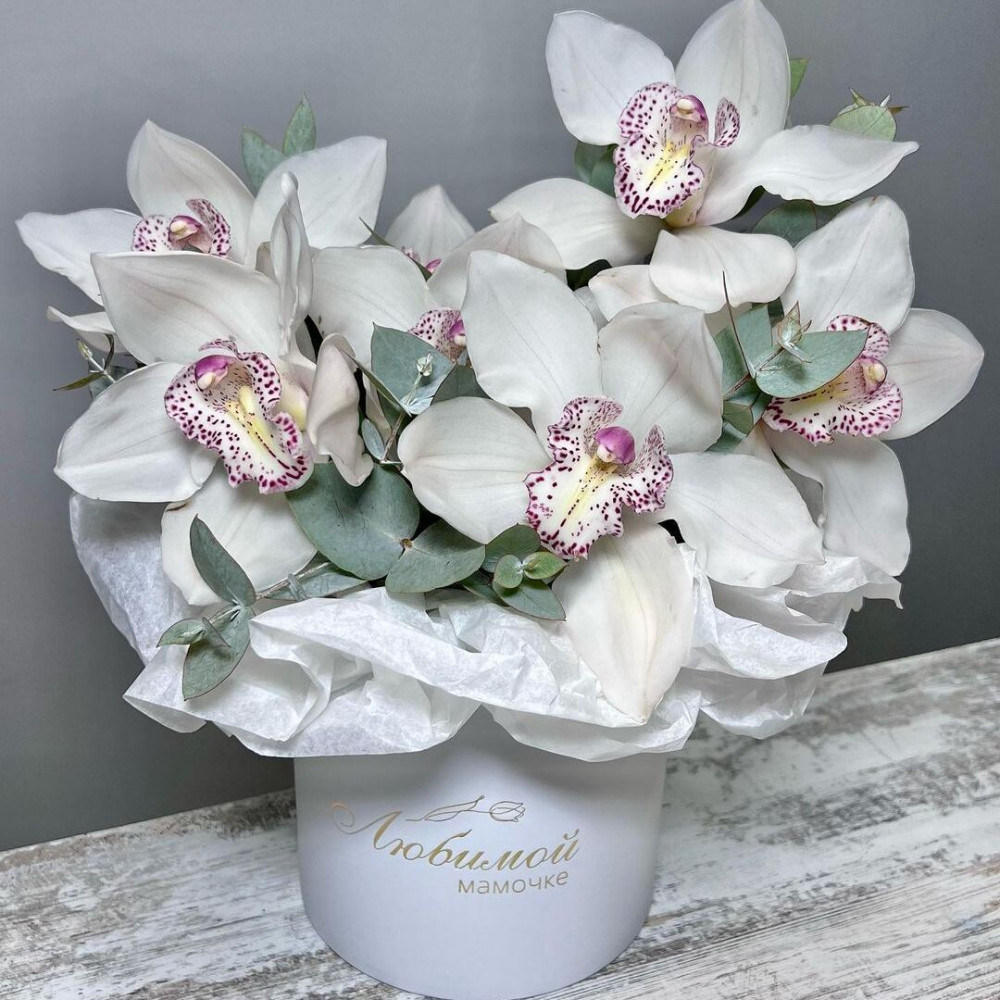 Букет цветов «Белые орхидеи в шляпной коробке» - фото 2