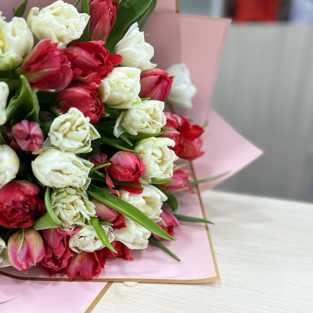 Букет цветов «Бело-красный букет тюльпанов» - фото 2