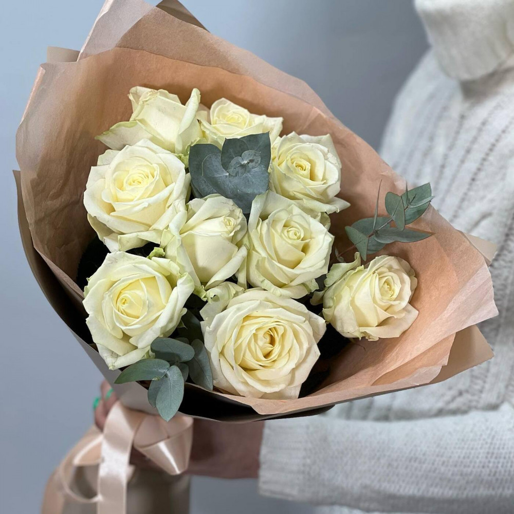 Букет цветов «Букет из белых роз с эвкалиптом» - фото 2