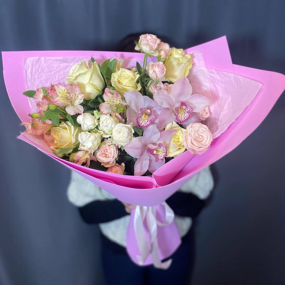 Букет цветов «Букет из белых роз и орхидей»